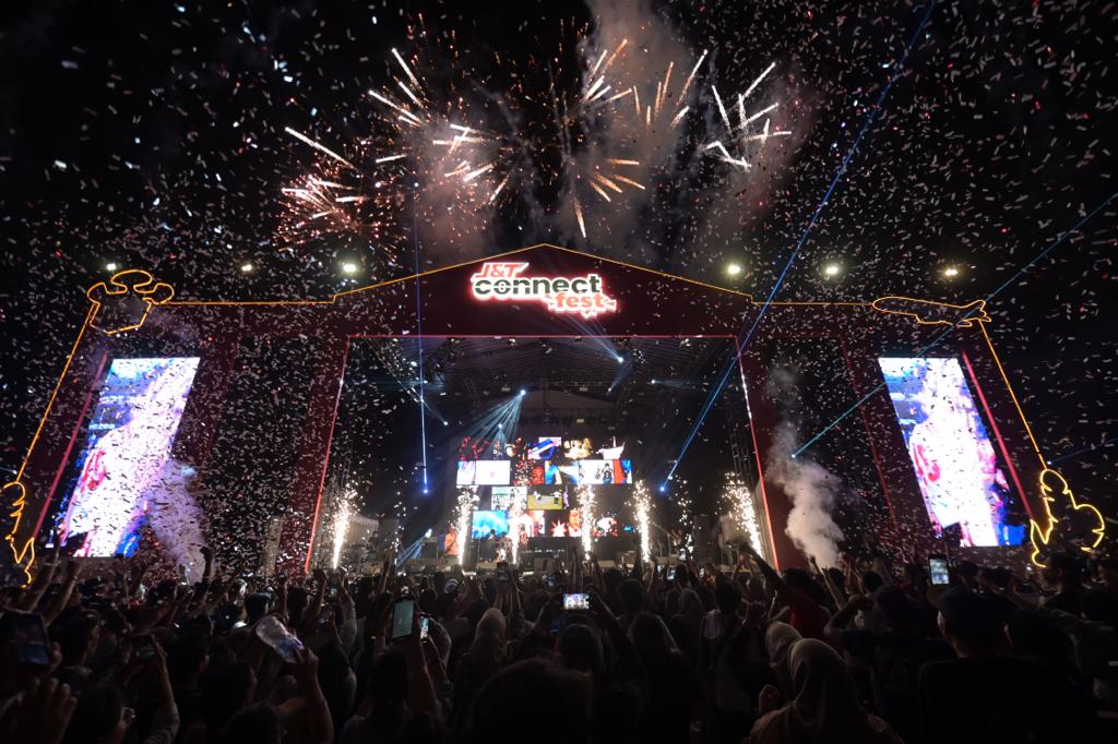 J&T Express sukses menggelar festival yang menyajikan berbagai industri kreatif dalam wadah yang bertajuk 