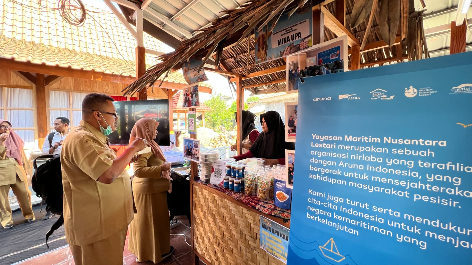 Stand UMKM binaan Aruna di Fish Market Banyuwangi 2023.