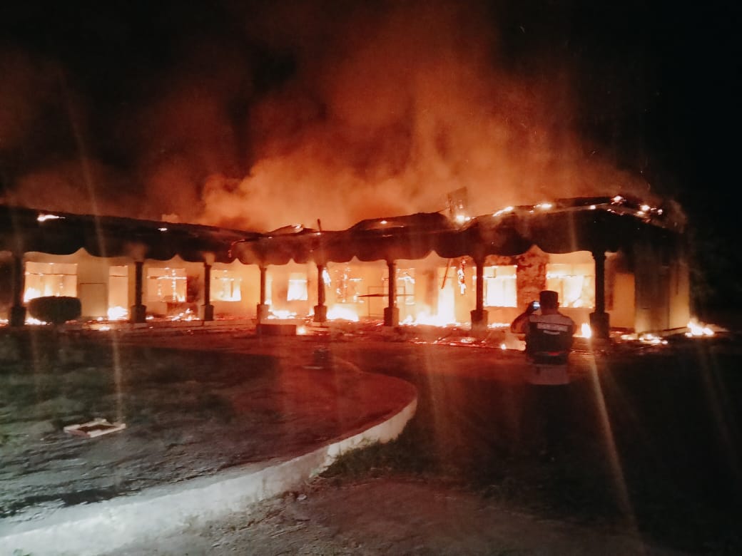Sebanyak 10 unit ruang di Pesantren Gontor di Kabupaten Aceh Besar dilalap api.