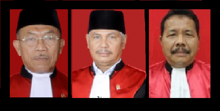 Majelis hakim putusan penundaan pemilu terdiri dari H Bakri (kiri), Tengku Oyong (tengah), dan Dominggus Silaban (Kanan).