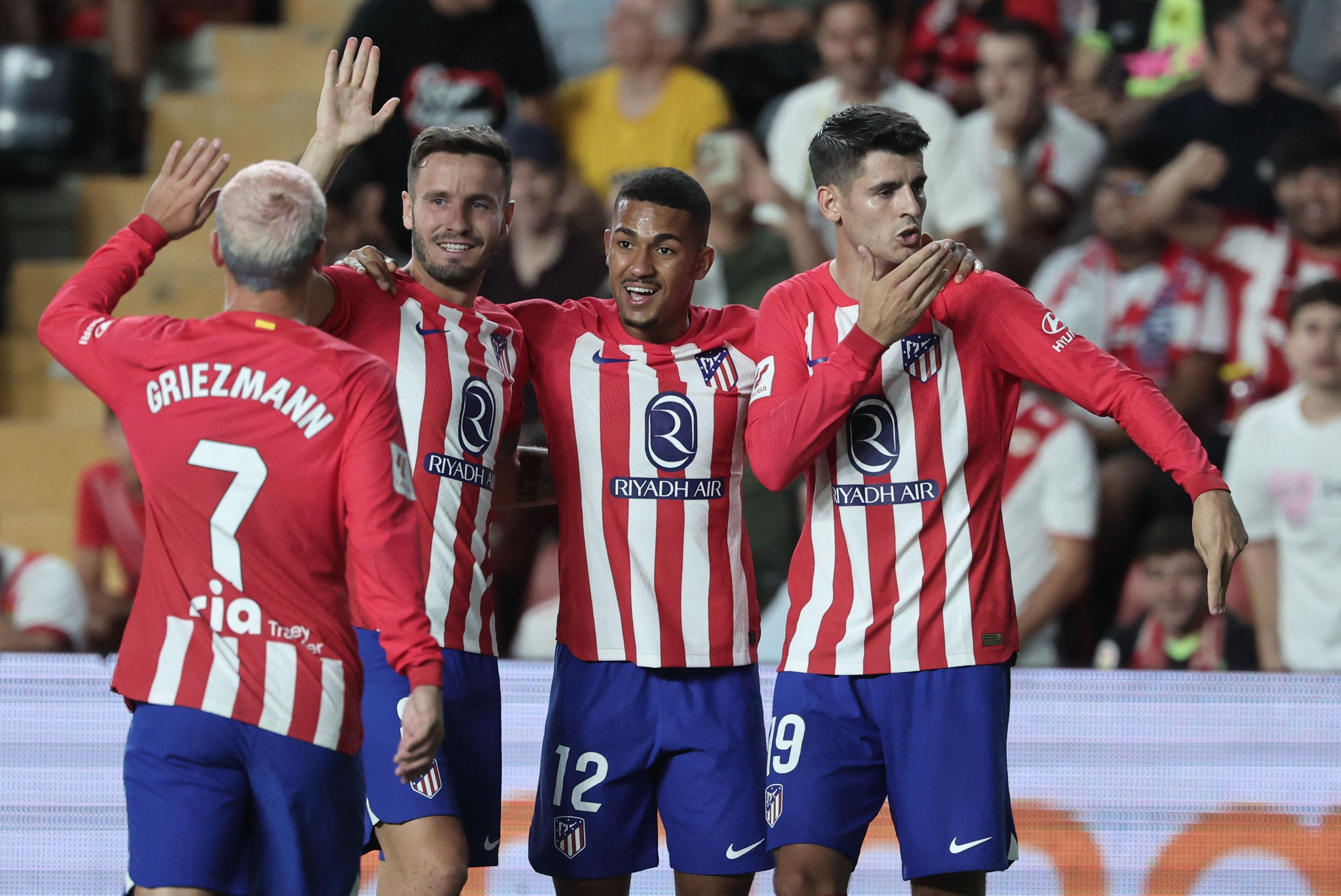 Para pemain Atletico Madrid melakukan selebrasi usai mencetak gol ke gawang Rayo Vallecano.