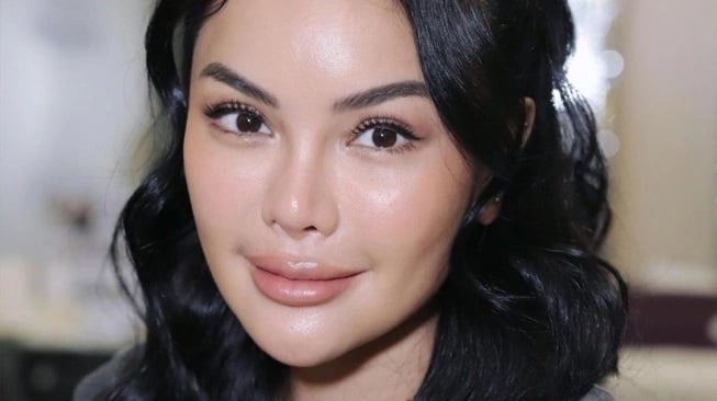 Selebritas dan artis Nikita Mirzani. 