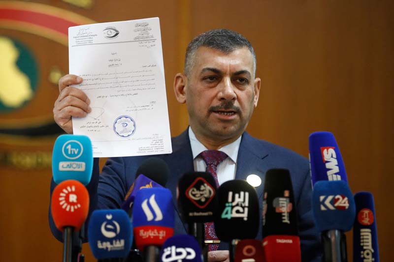 Irak meminta Amerika Serikat (AS) dan Inggris untuk mengekstradisi empat mantan pejabat yang dituduh melakukan pencurian US$2,5 miliar.