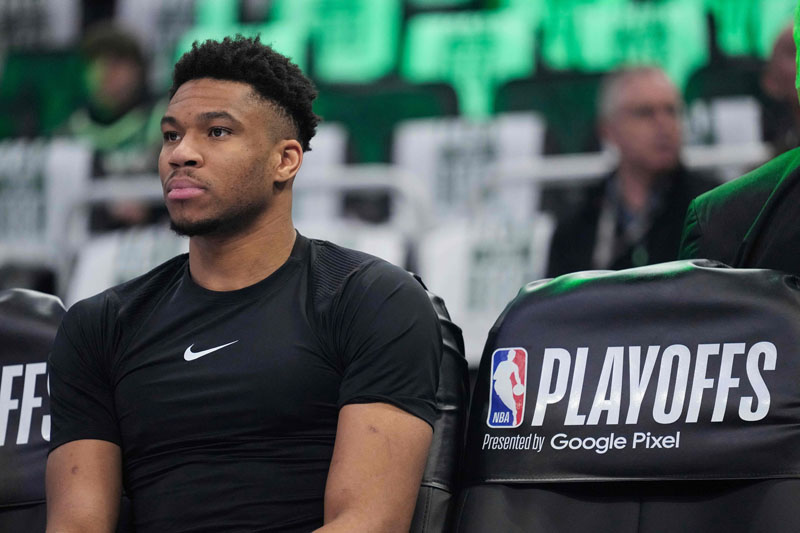 Giannis Antetokounmpo bakal absen membela Yunani pada Piala Dunia FIBA 2023, karena masih pemulihan cedera.