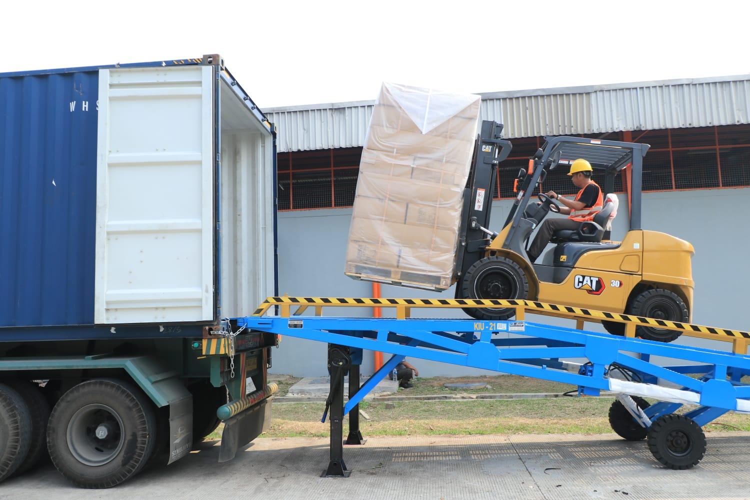 Ekspor perdana Teh Oolong ke Vietnam Kerja Sama PTPN Group dan Suntory