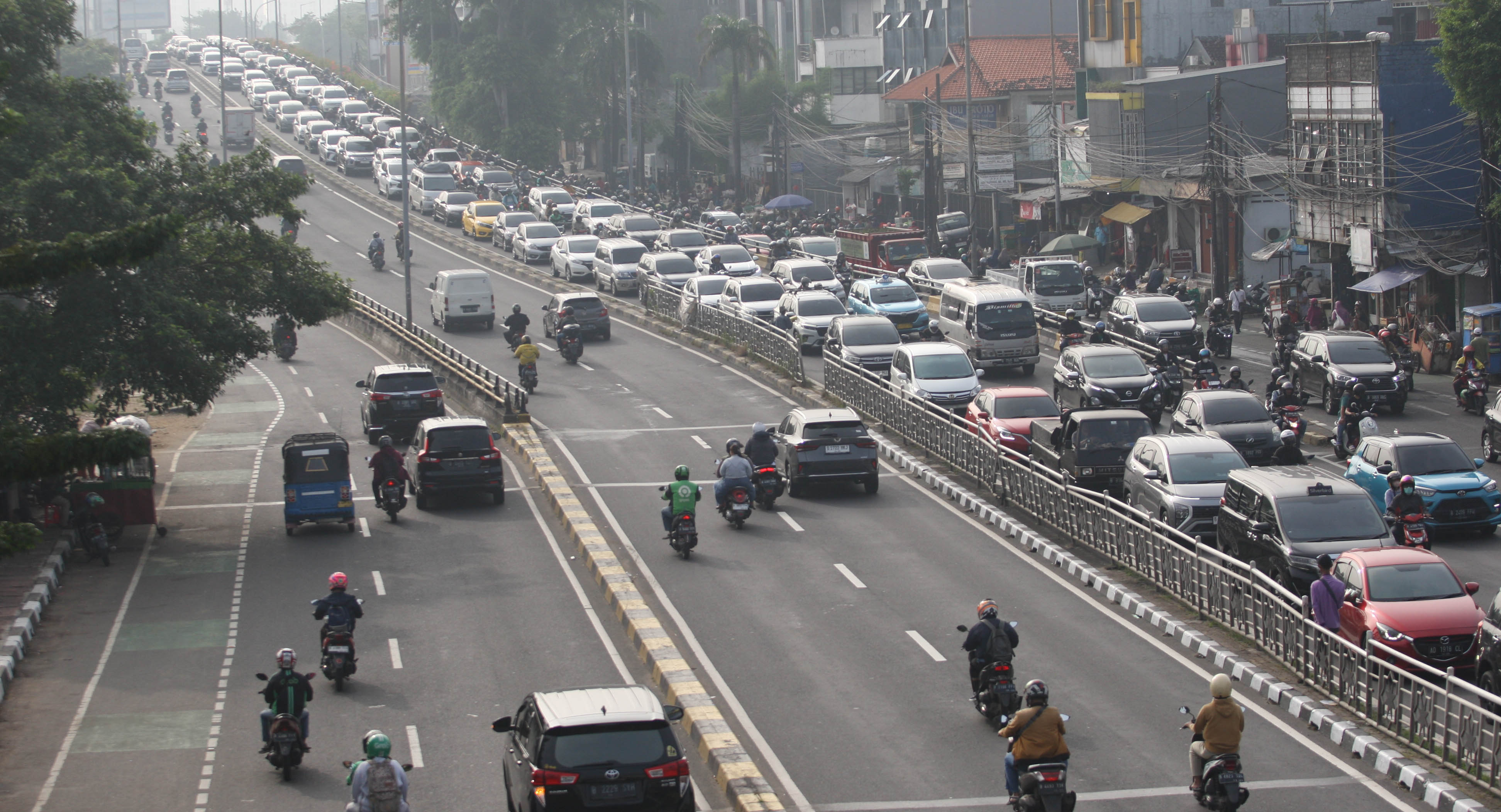 Volume kendaraan di Jakarta saat penerapan WFH bagi ASN turun tipis