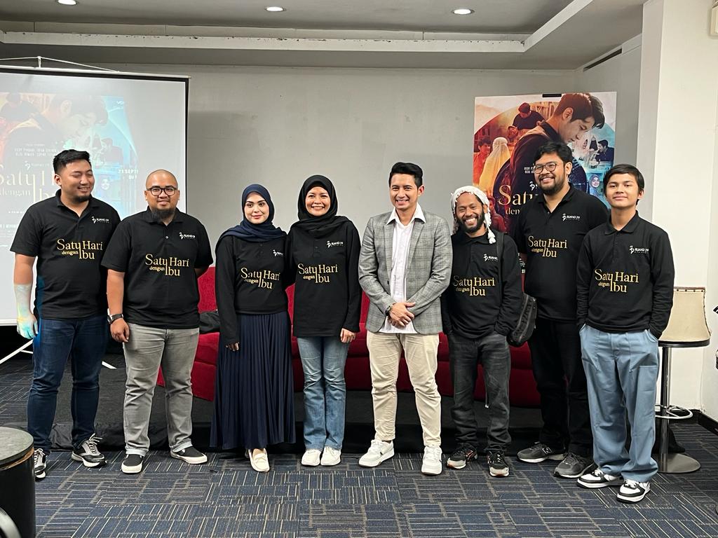 Para pemain pendukung film 