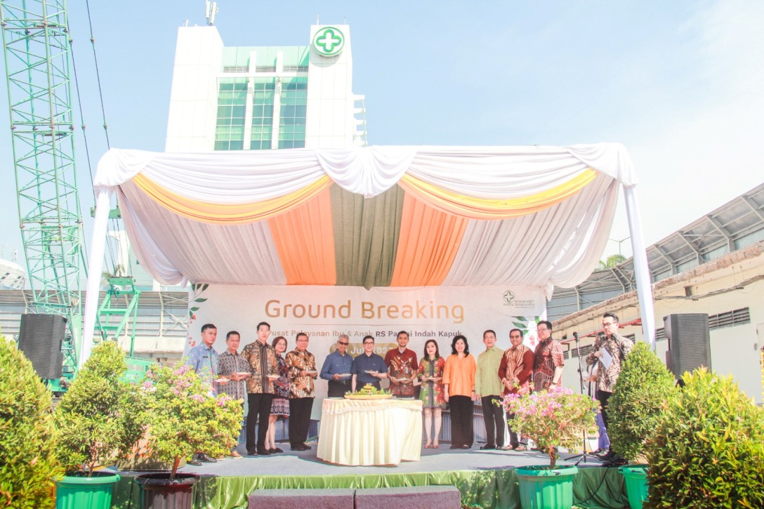 Acara peletakkan batu pertama Gedung Gedung Pusat Pelayanan Ibu & Anak dari RS  Pantai Indah Kapuk pada 20 Juli 2023.