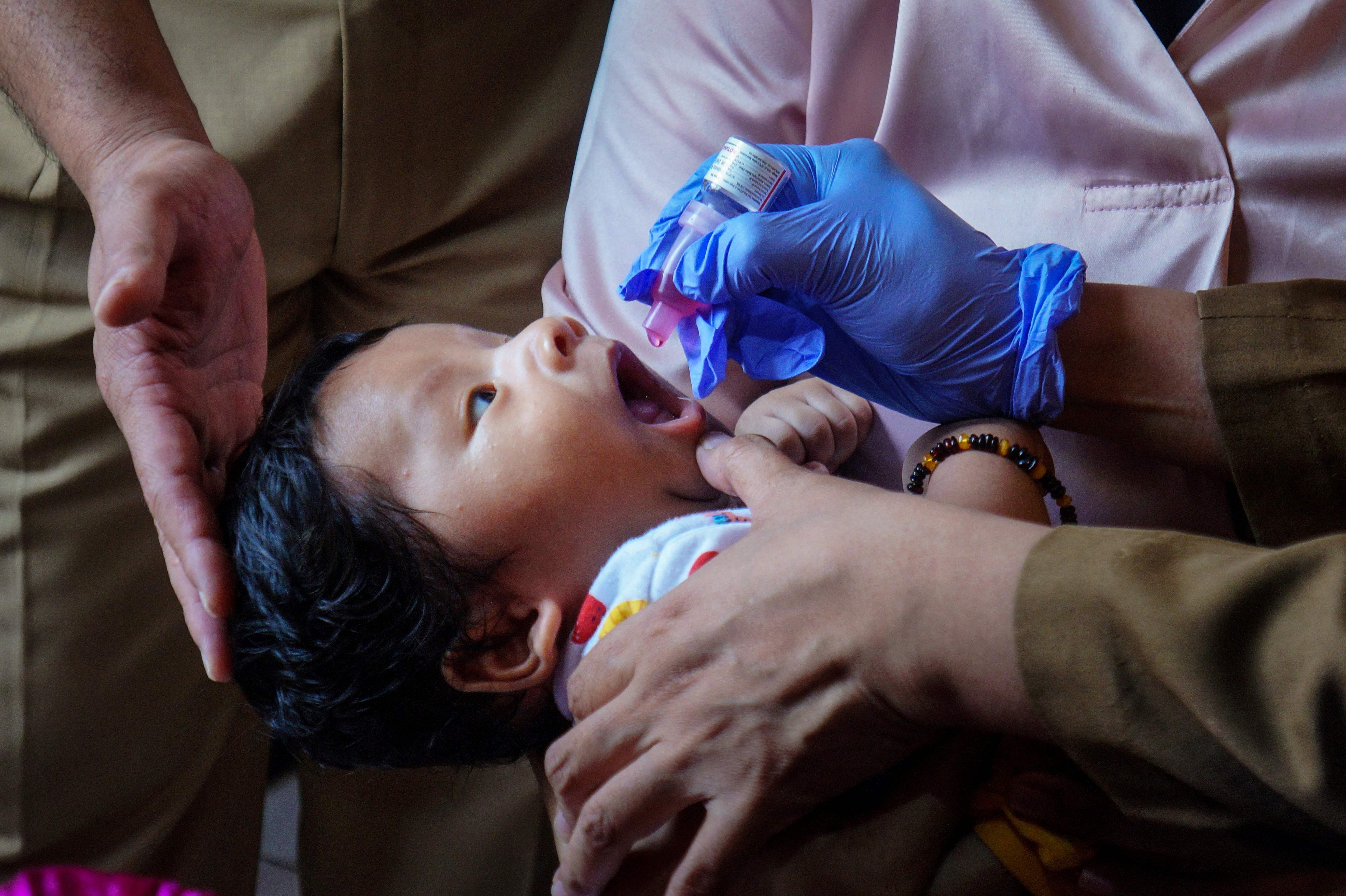 Setiap bayi akan diberi tiga dosis vaksin Rotavirus dengan jarak pemberian antar-dosis empat minggu.