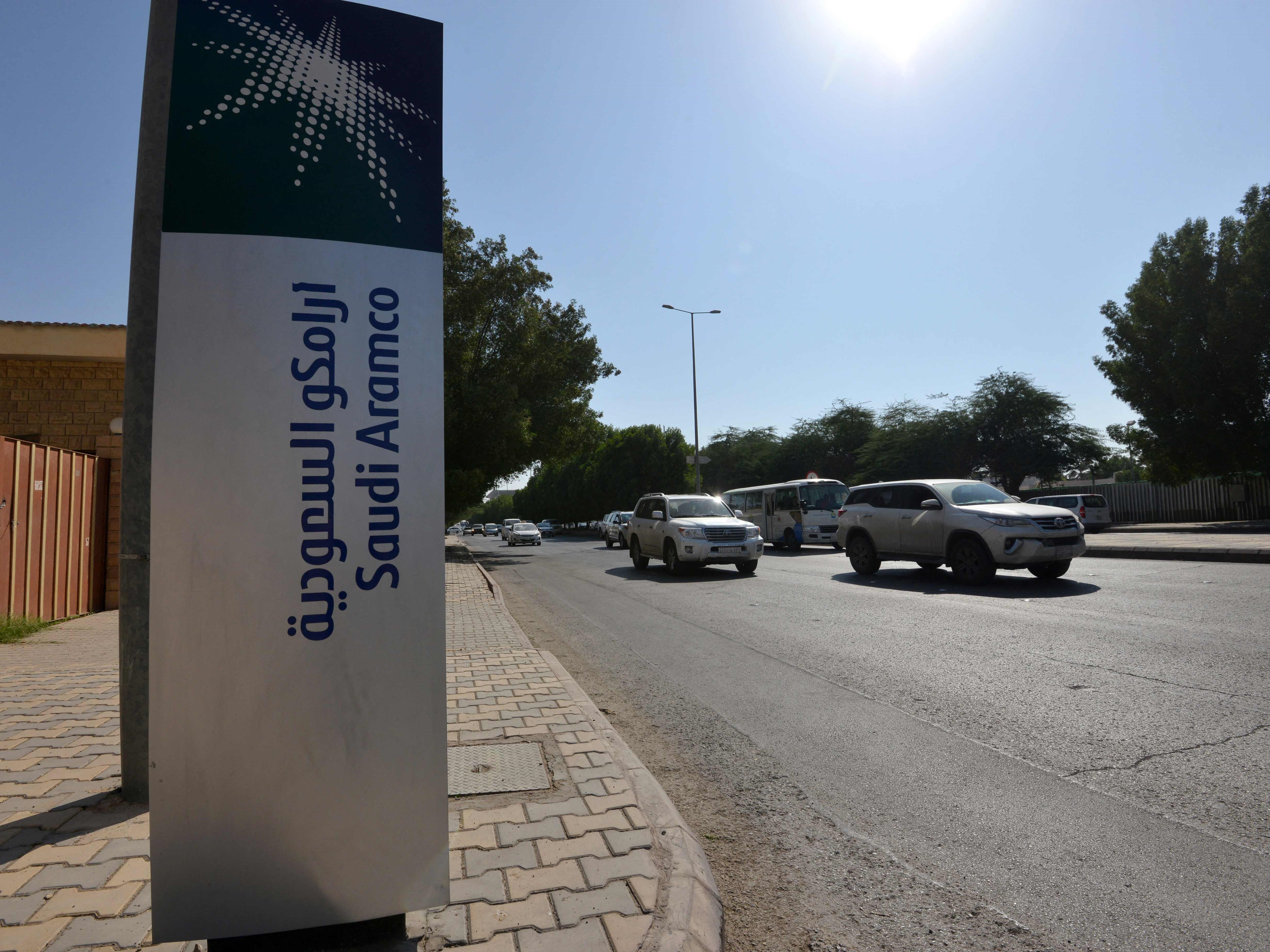 Tulisan Saudi Aramco di Riyadh, Arab Saudi.