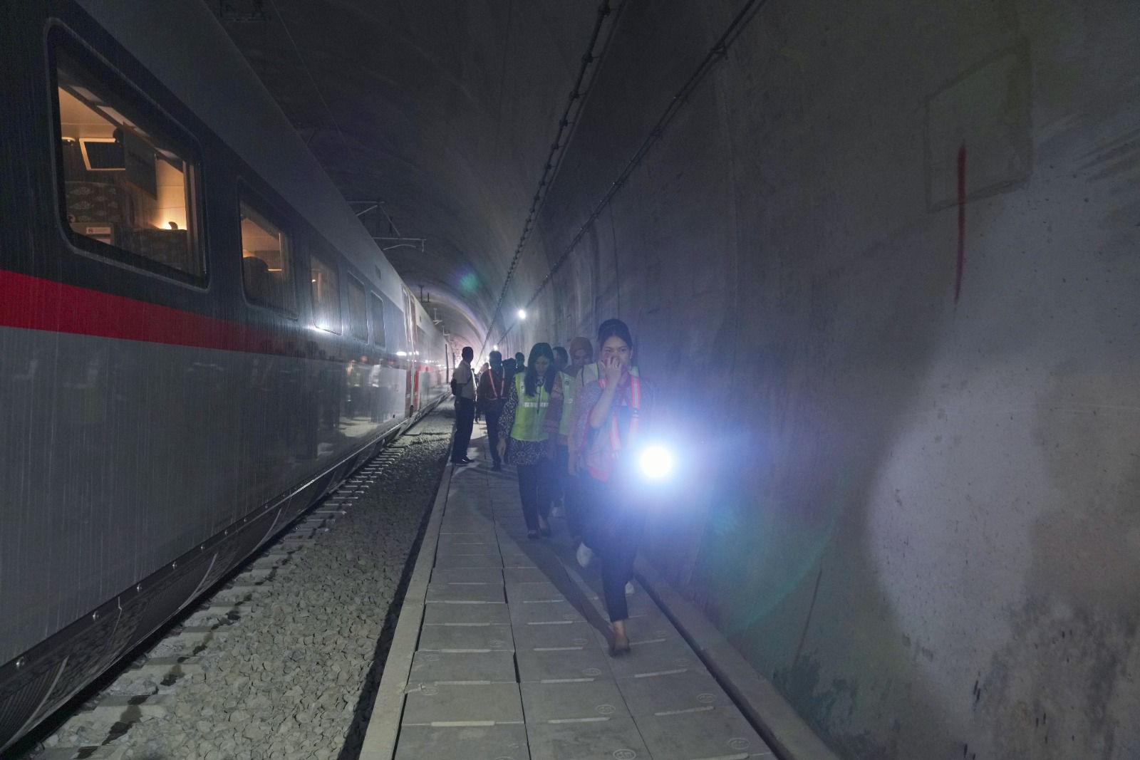 Penumpang KAI jarak jauh turun di luar tujuan relasi akan didenda