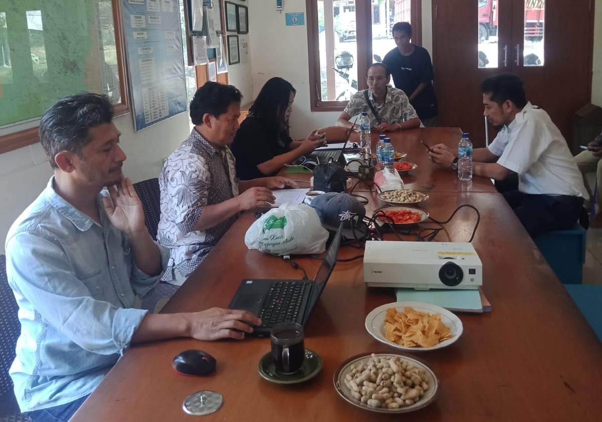 Proses audit sertifikasi hutan lestari oleh Mutu Internasional pada hutan rakyat KSU Alas Mandiri.