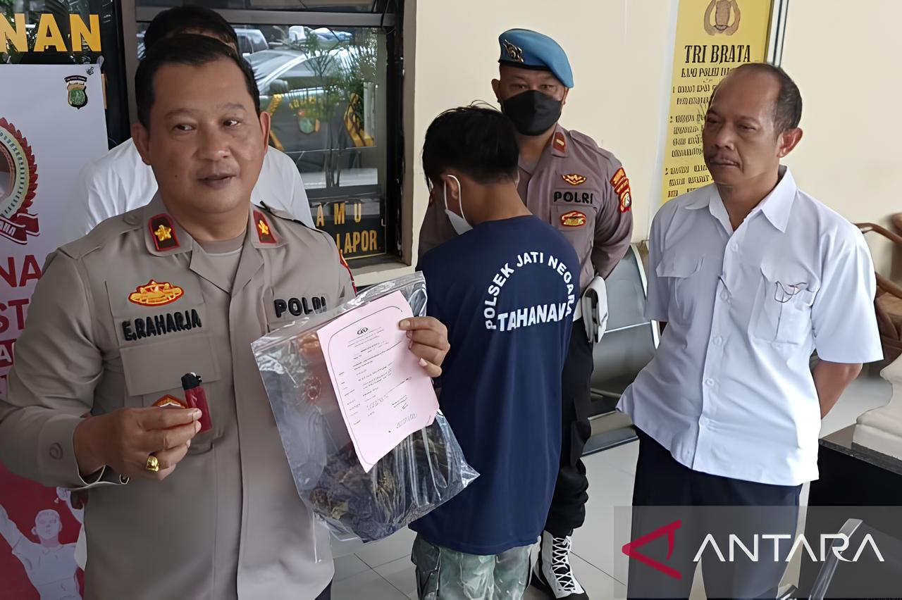 Kapolsek Jatinegara, Kompol Entong Raharja.