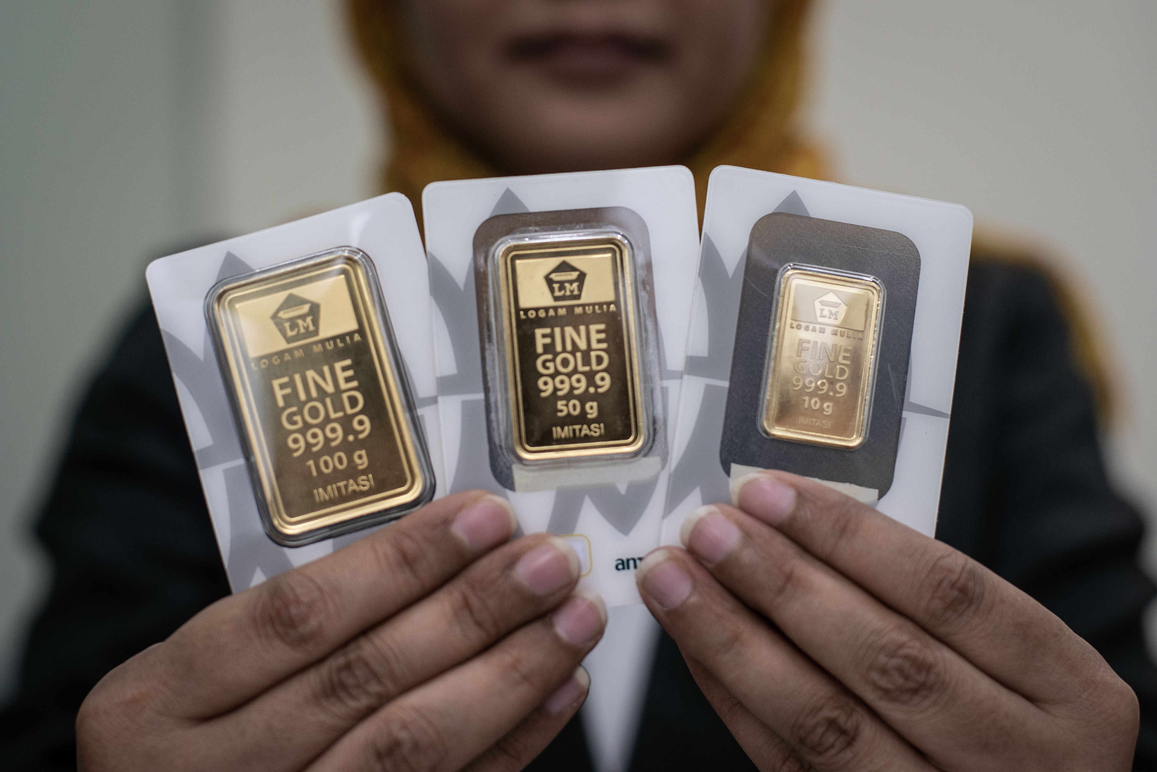 Harga Emas Antam Selasa Pagi Turun Rp4.000 per Gram