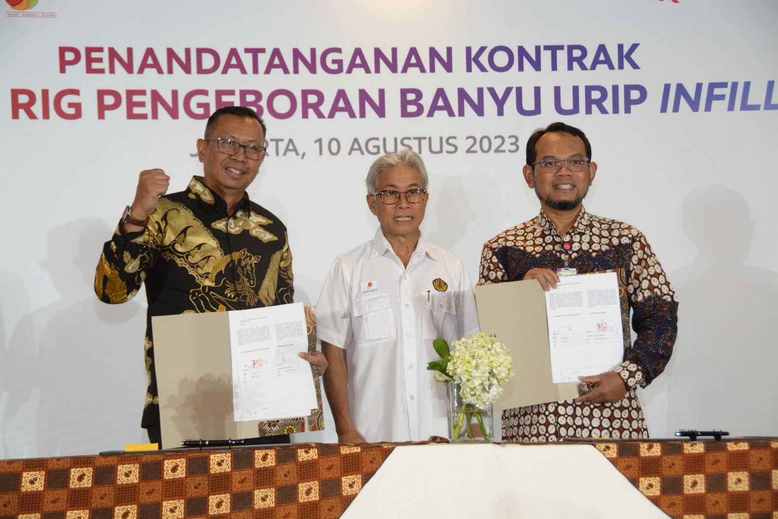 Penandatangan kontrak kerja sama Pertamina Drilling dengan Exxonmobil Cepu Limited.