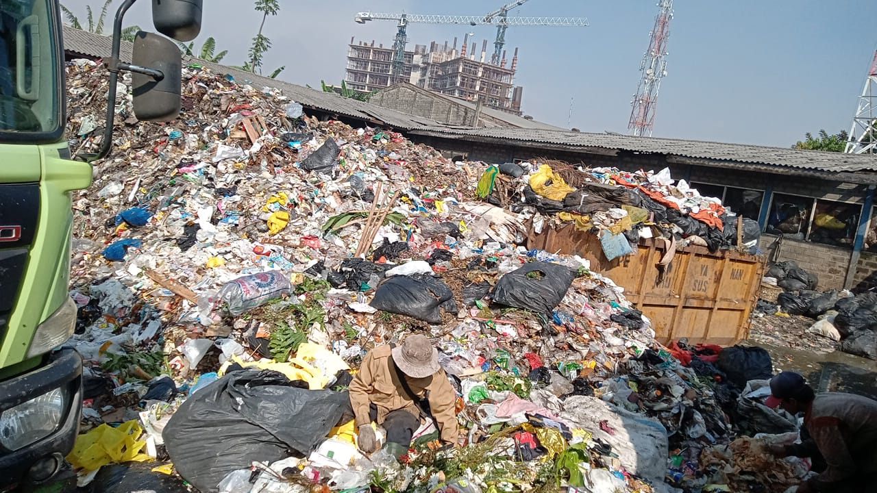 TPA Sarimukti Terbakar, Seluruh TPS di Kota Bandung Overload