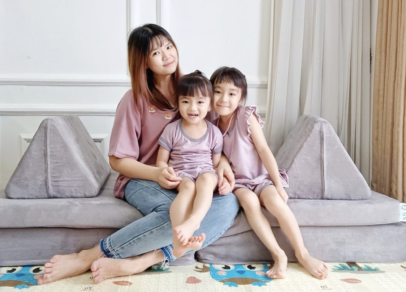 Influencer asal Samarinda Jenny Astrynia Cornelis bersama buah hatinya