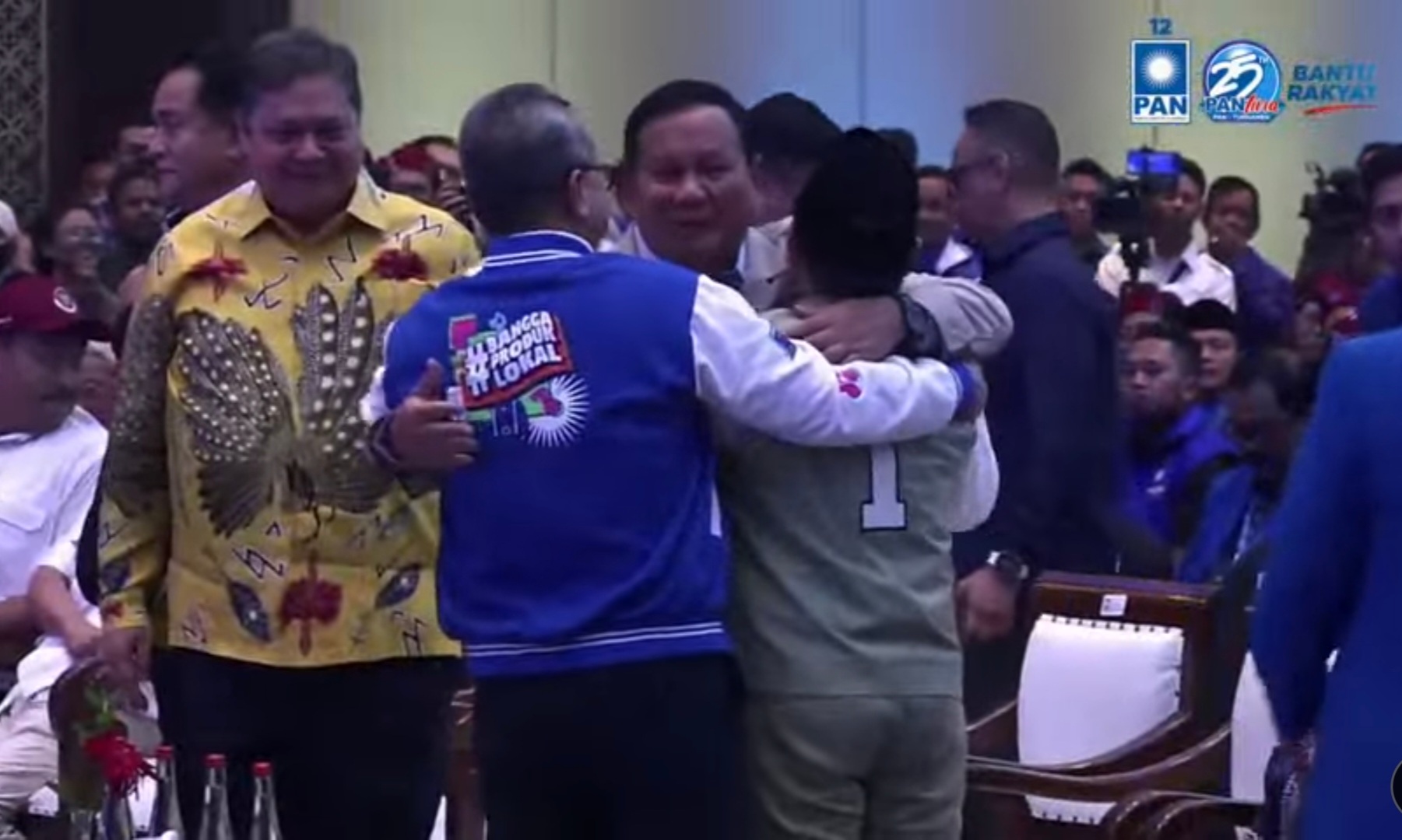 Prabowo Peluk Erat Cak Imin, Zulhas: Jangan Sampai Lepas Lagi