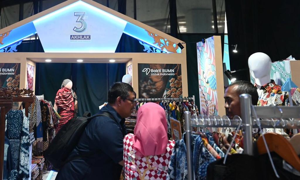 Delapan pelaku UMKM binaan Pelindo ikuti ajang Gelar Batik Nusantara (GBN) 2023 di Senayan Park, Jakarta Pusat. 