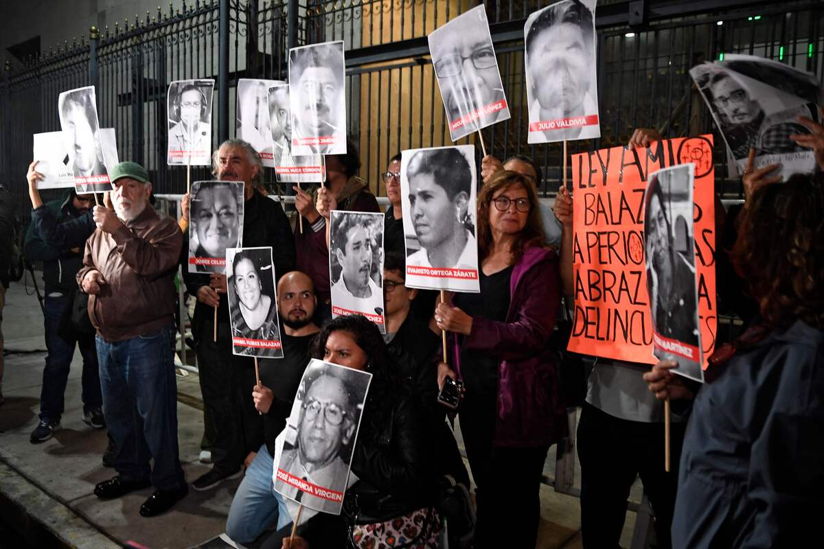 Massa aksi menuntut keadilan atas kasus-kasus kematian yang disebabkan oleh kartel narkoba di Meksiko.