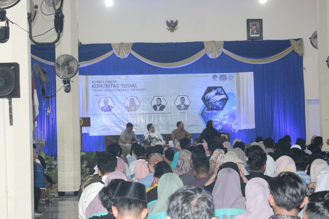 Kemenkominfo bekerja sama dengan Kaukus Muda Indonesia menggelar acara Ngobrol Bareng bertajuk Bijak menggunakan internet di Pamekasan.