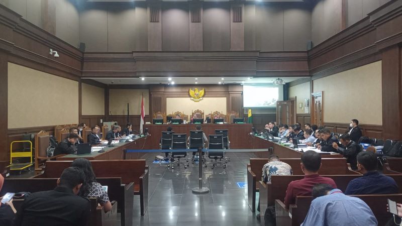 Saksi mantan penjabat pembuat komitmen mengungkapkan perpanjangan kontrak dilakukan berkali-kali karenan tower BTS tidak kunjung selesai.