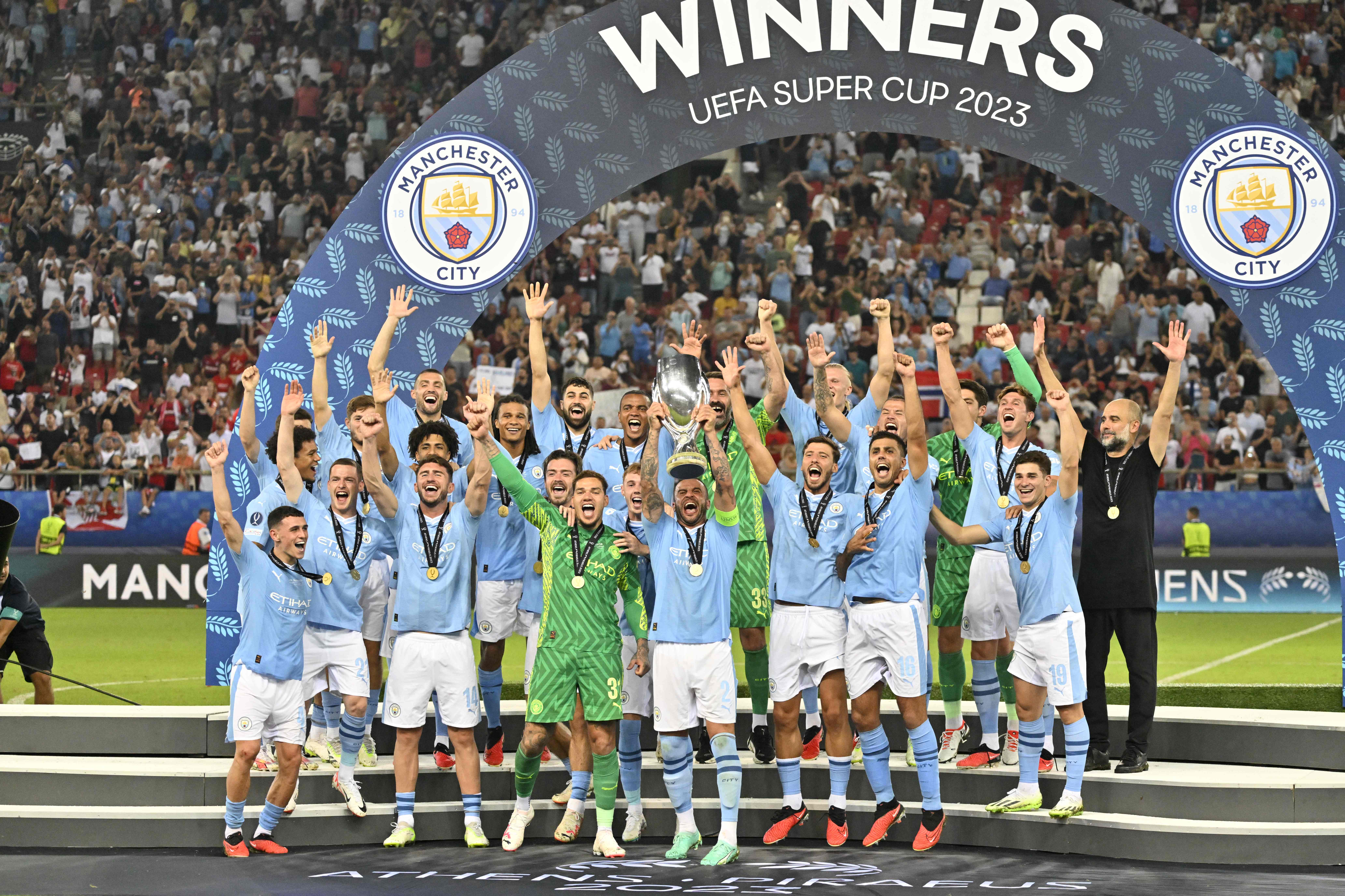Para pemain Manchester City melakukan selebrasi usai menjadi juara Piala Super Eropa
