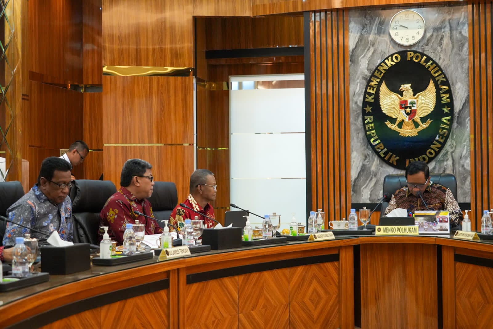 Gubernur Sulawesi Tengah Rusdy Mastura bertemu Menkopolhukam Mahfud MD.