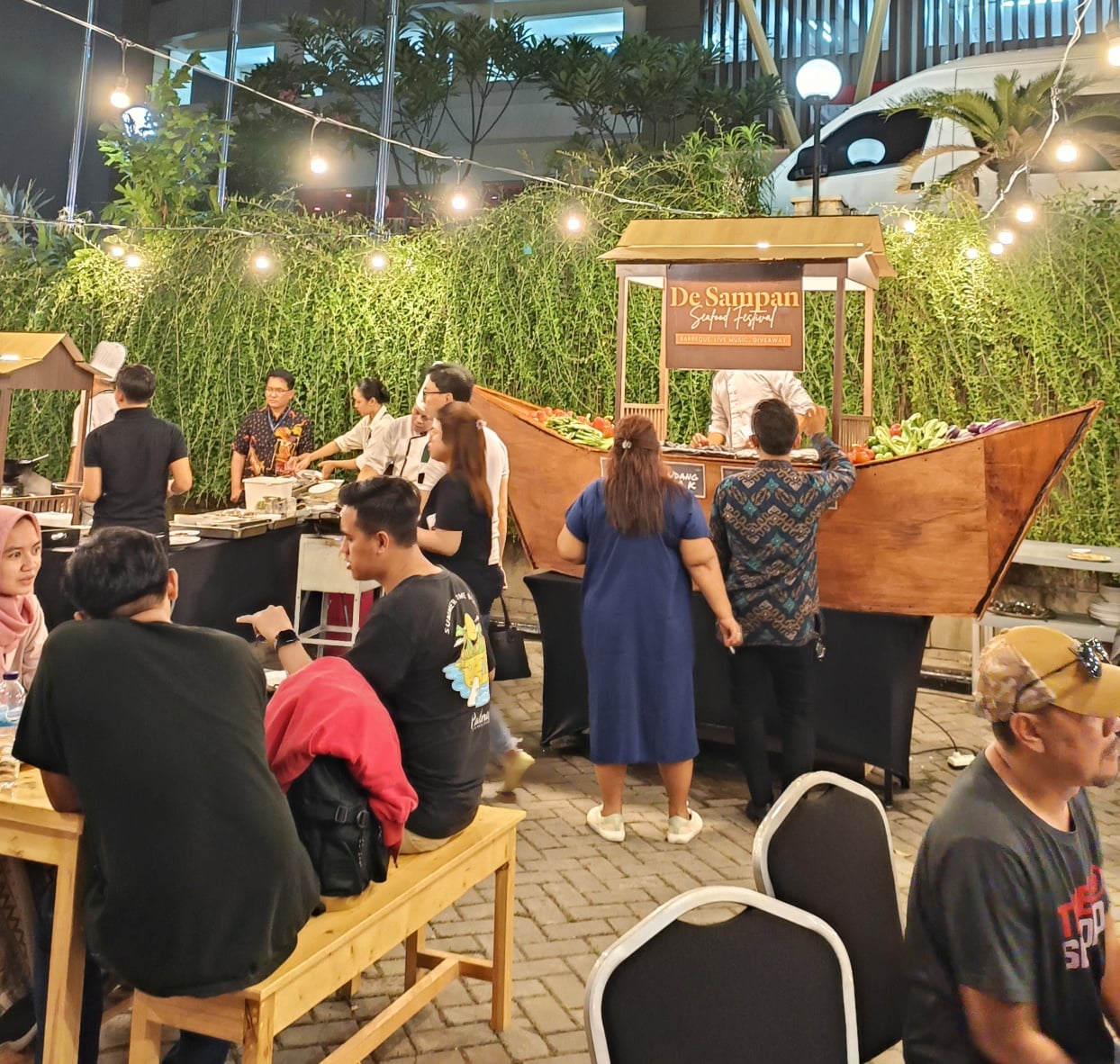  Golden Tulip Essential Tangerang menggelar D’Sampan Seafood Festival selam bulan Agustus 2023.