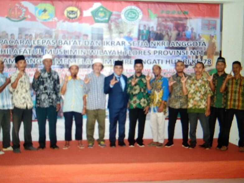 Sebanyak 14 mantan anggota dan pengurus organisasi Khilafatul Muslimin dan Jemaah Islamiah menyatakan ikrar setia kepada NKRI.