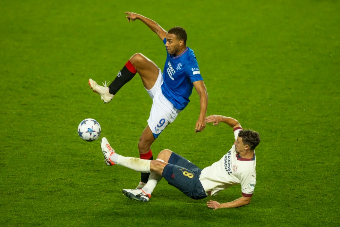 Laga playoff Liga Champions antara Rangers dan PSV.