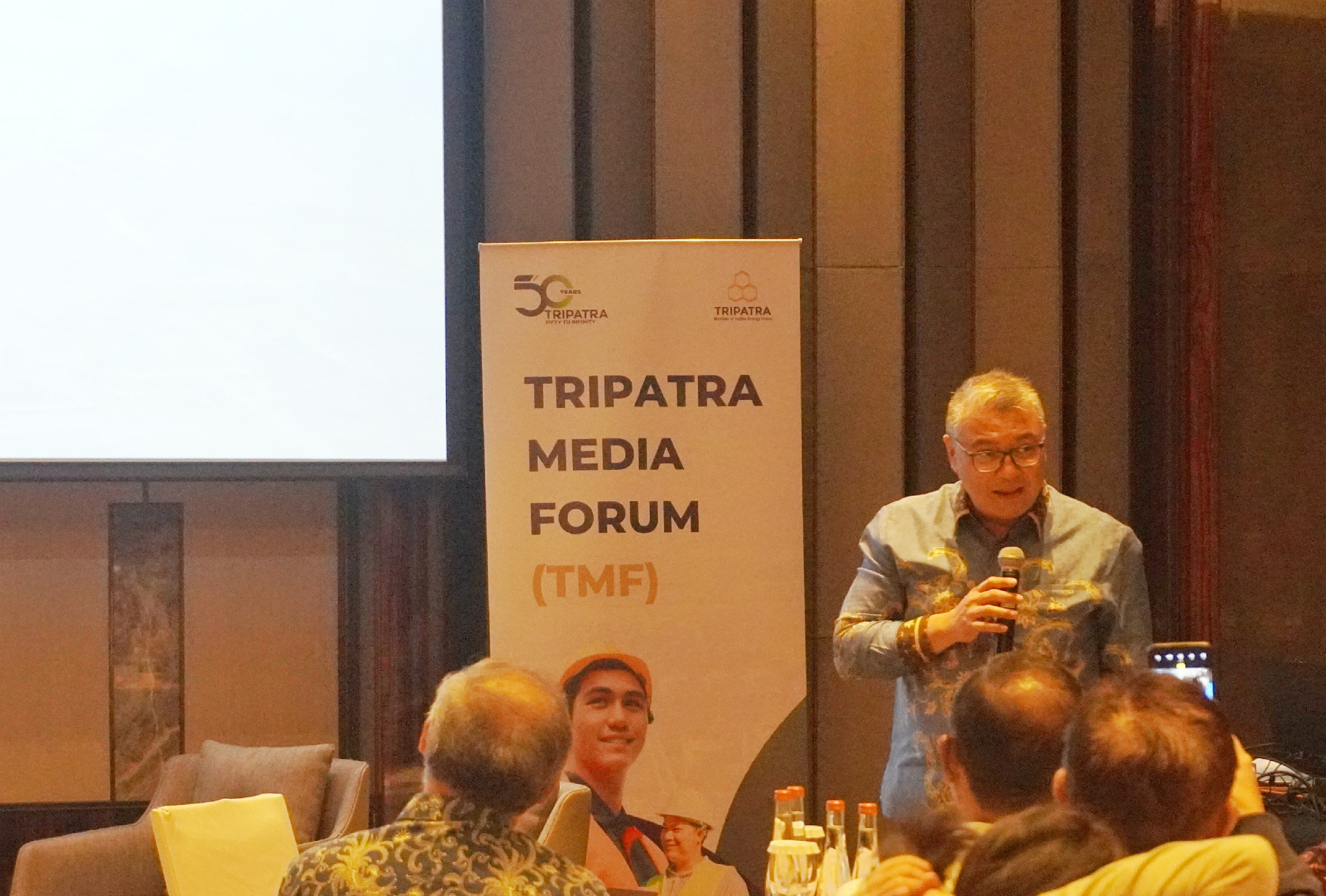 President Director & CEO PT Tripatra Engineers and Constructors, Raymond Naldi Rasfuldi, memberikan  paparan.