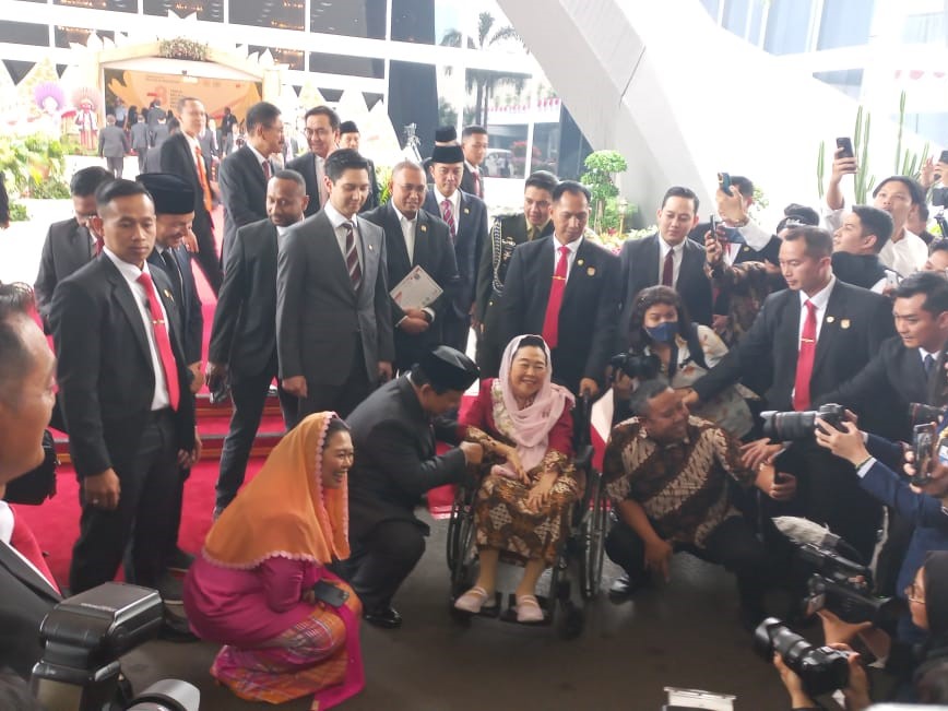 Momen Prabowo Subianto bersama Sinta Nuriyah dan Yenny Wahid. 