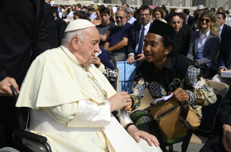 Kisah Anak Pandeglang Bertemu Paus Fransiskus