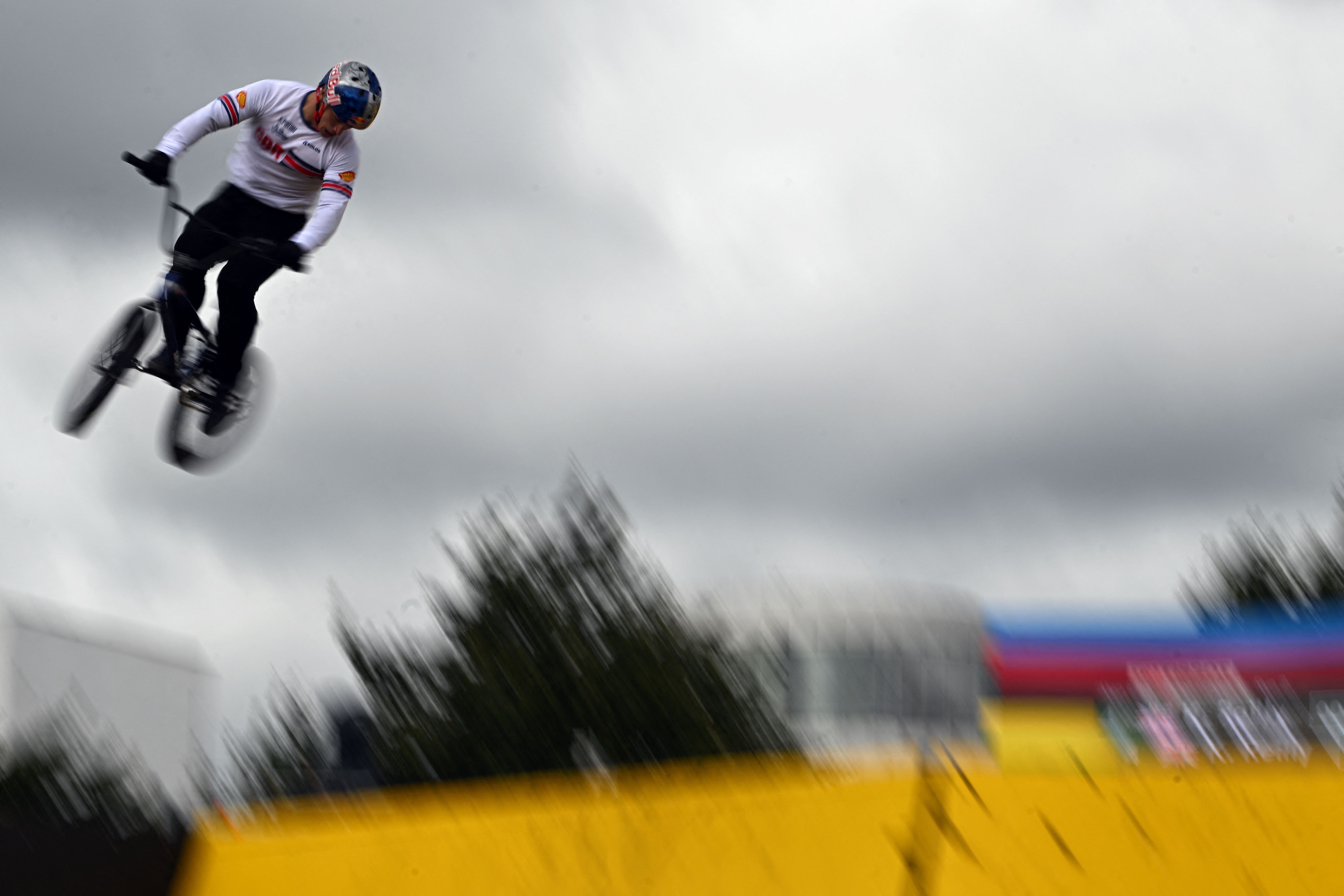 Aksi Kieran Reilly di nomor Free Style pada Kejuaraan Dunia BMX di Glasgow, Skotlandia dan kejuaraan eropa di Polandia