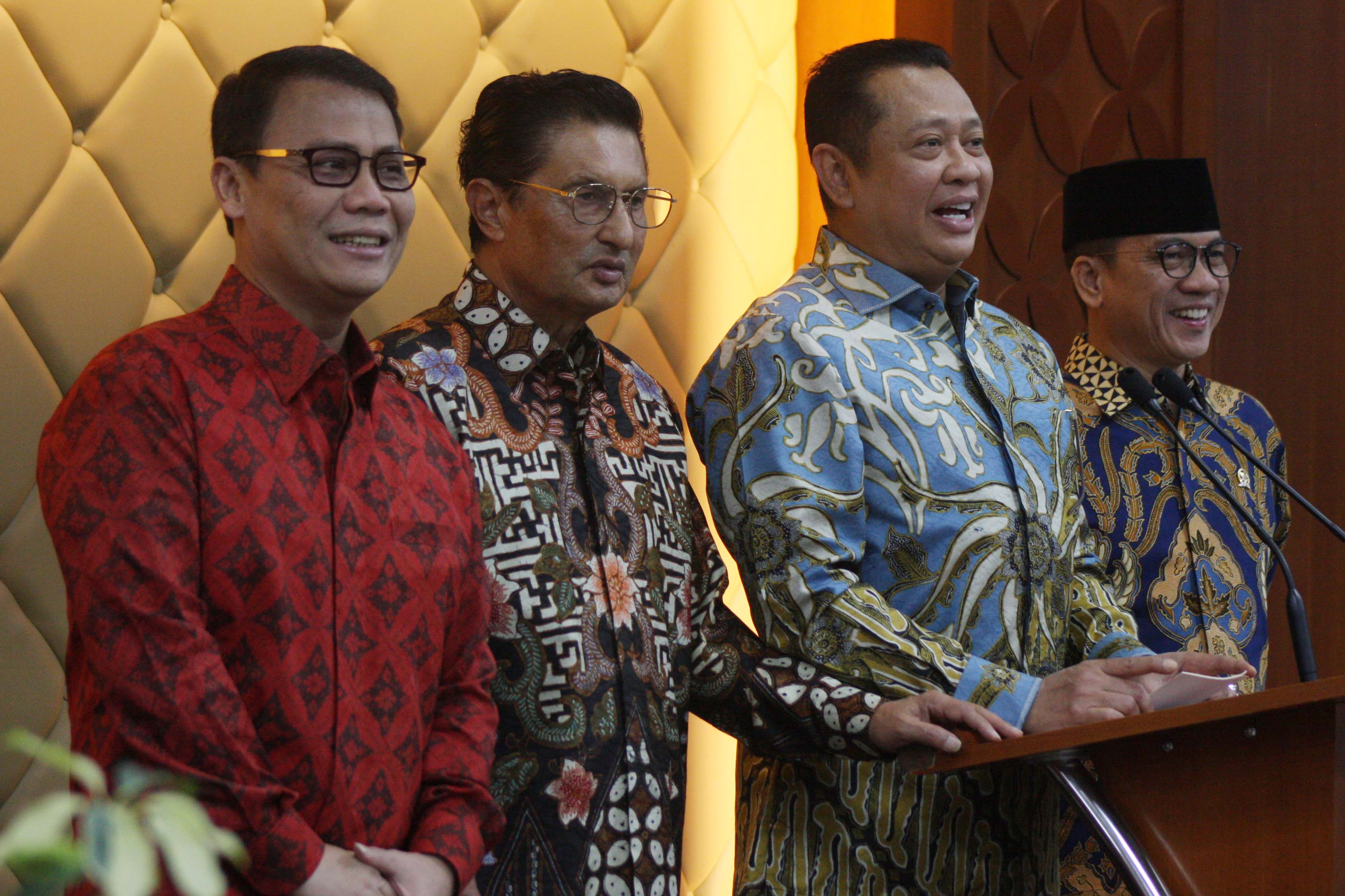 Ketua MPR Bambang Soesatyo (kedua dari kanan)