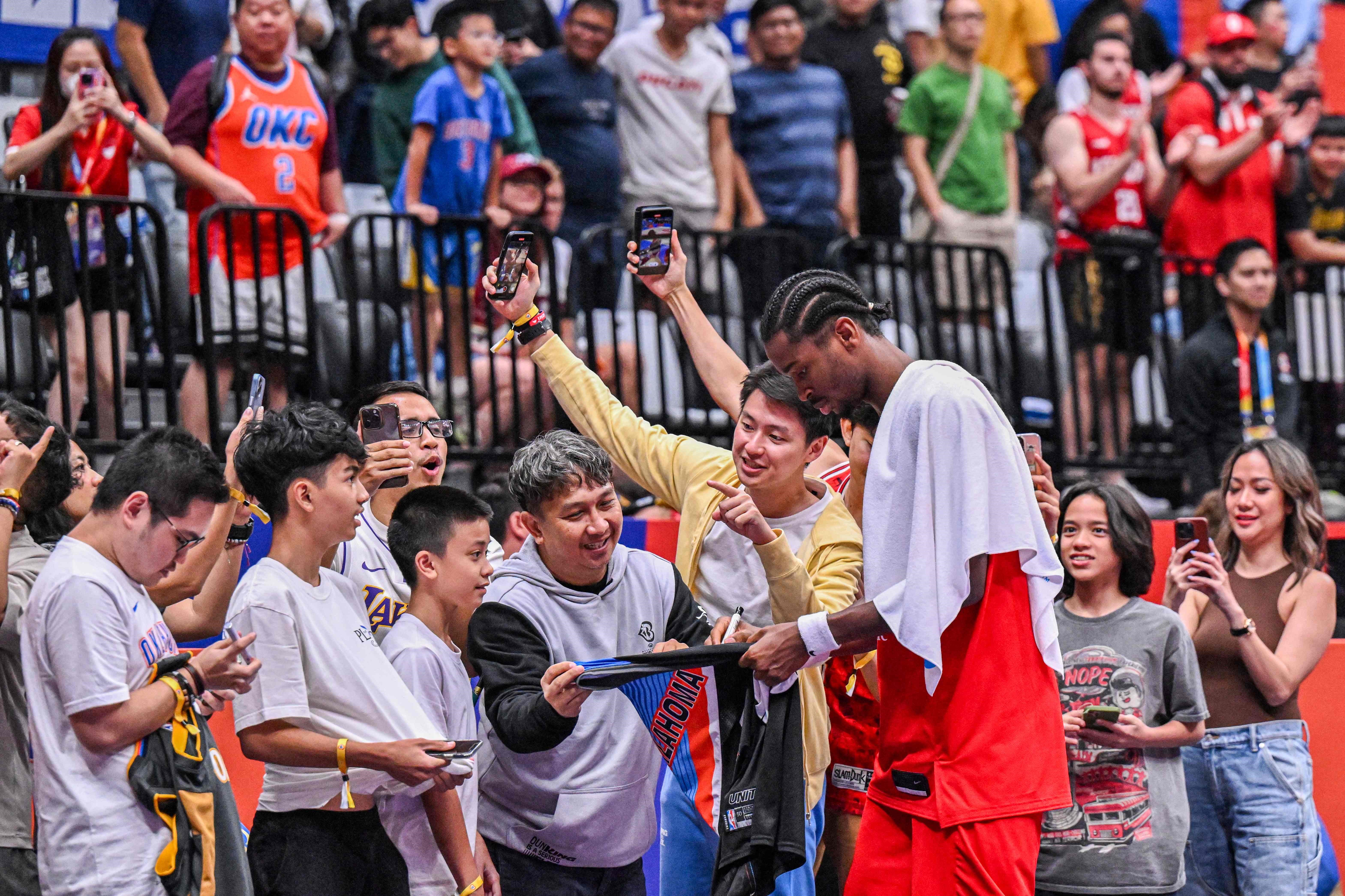 Shai Gilgeous-Alexander (tengah) dari Kanada setelah grup H Piala Dunia Bola Basket FIBA ​​​​H antara Kanada vsLibanon
