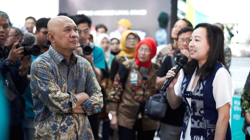 Menkop UKM Teten Masduki dan SVP Marketing & Corporate Affairs GudangAda, Yuanita Agata. 