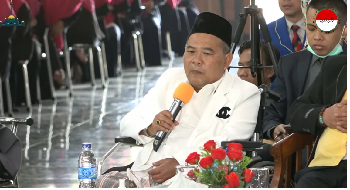 KH Ate Mushodiq saat menghadiri syukuran 77 Tahun Syaykh Al-Zaytun Panji Gumilang di Indramayu, Jabar.