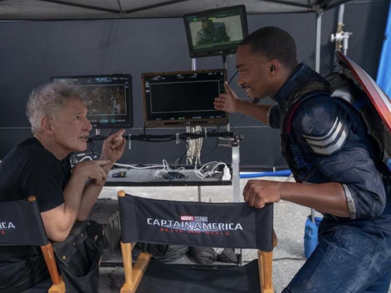 Anthony Mackie dan Harrison Ford di lokasi syuting Captain America