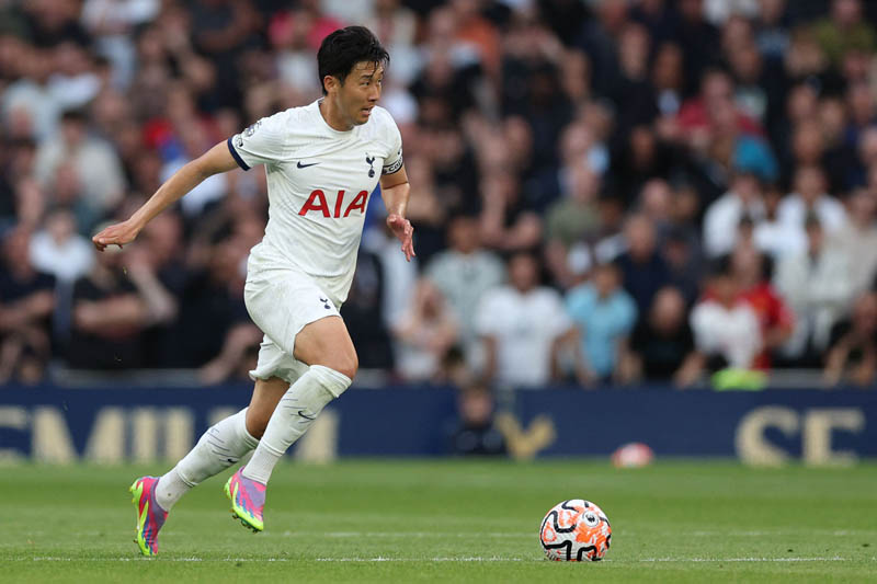 Kapten Tottenham Hotspur Son Heung-min memuji manajer Ange Postecoglou setelah kemenangan 2-0 atas Manchester United. 