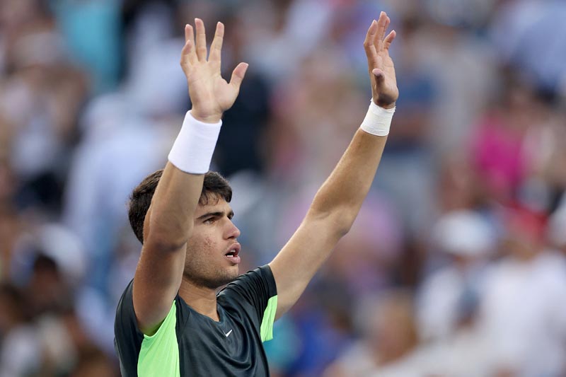 Calos Alcaraz berhasil mengalahkan Hubert Hurkacz di semifinal Cincinnati Masters dengan skor 2-6, 7-6(4), 6-3.