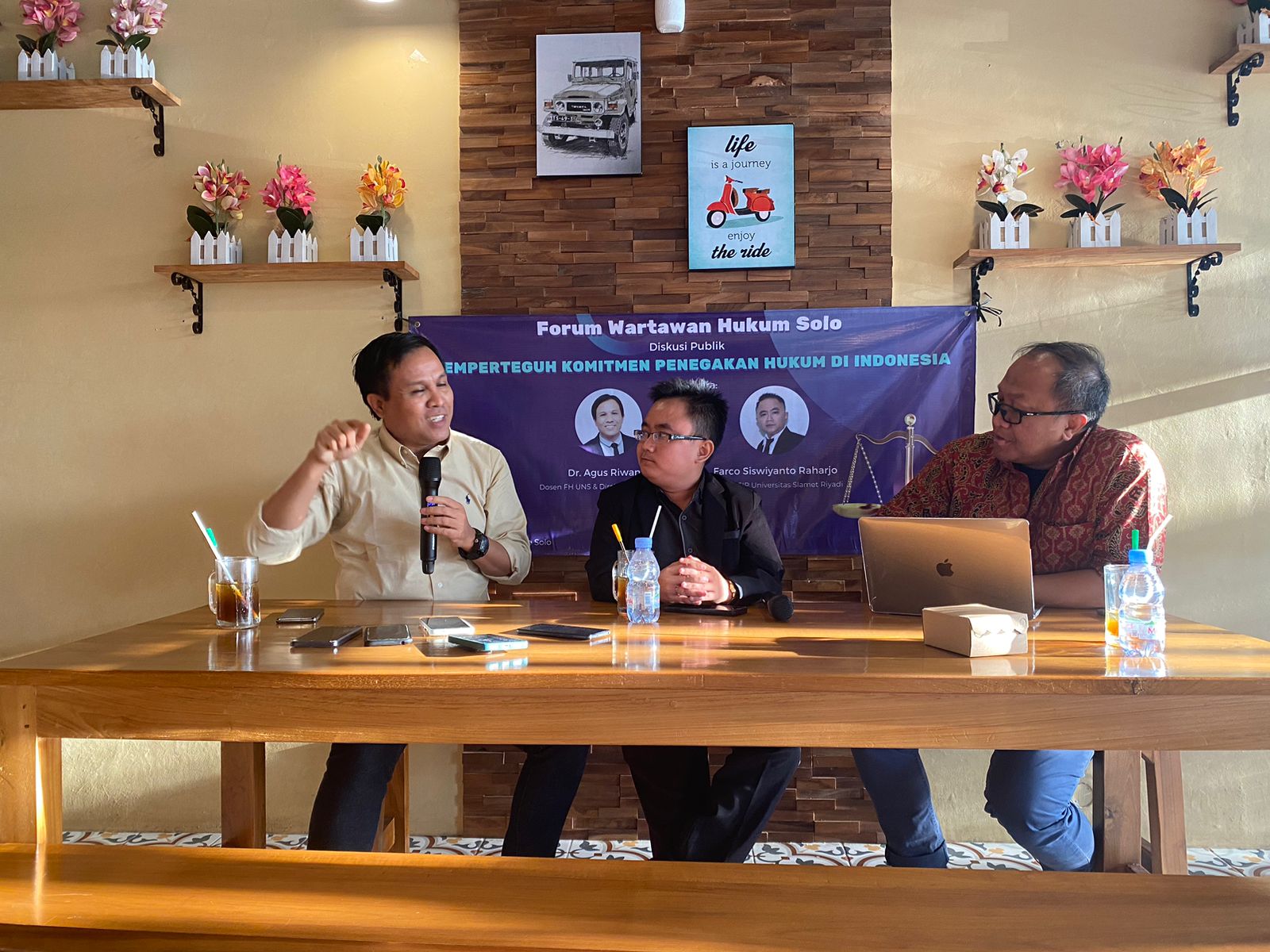 Diskusi bertema “Memperteguh Komitmen Penegakkan Hukum di Indonesia