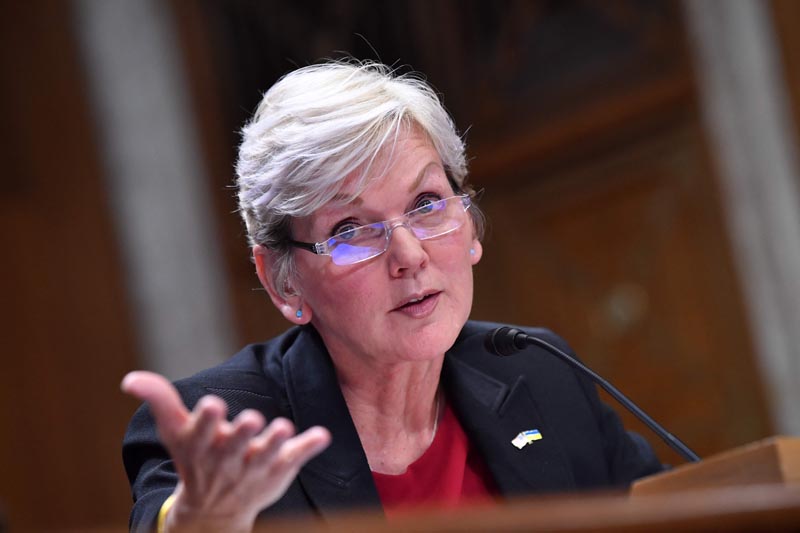 Amerika berencana membangun dua fasilitas penyedot karbon dari udara. Namun langkah itu dikritisi aktivis lingkungan.