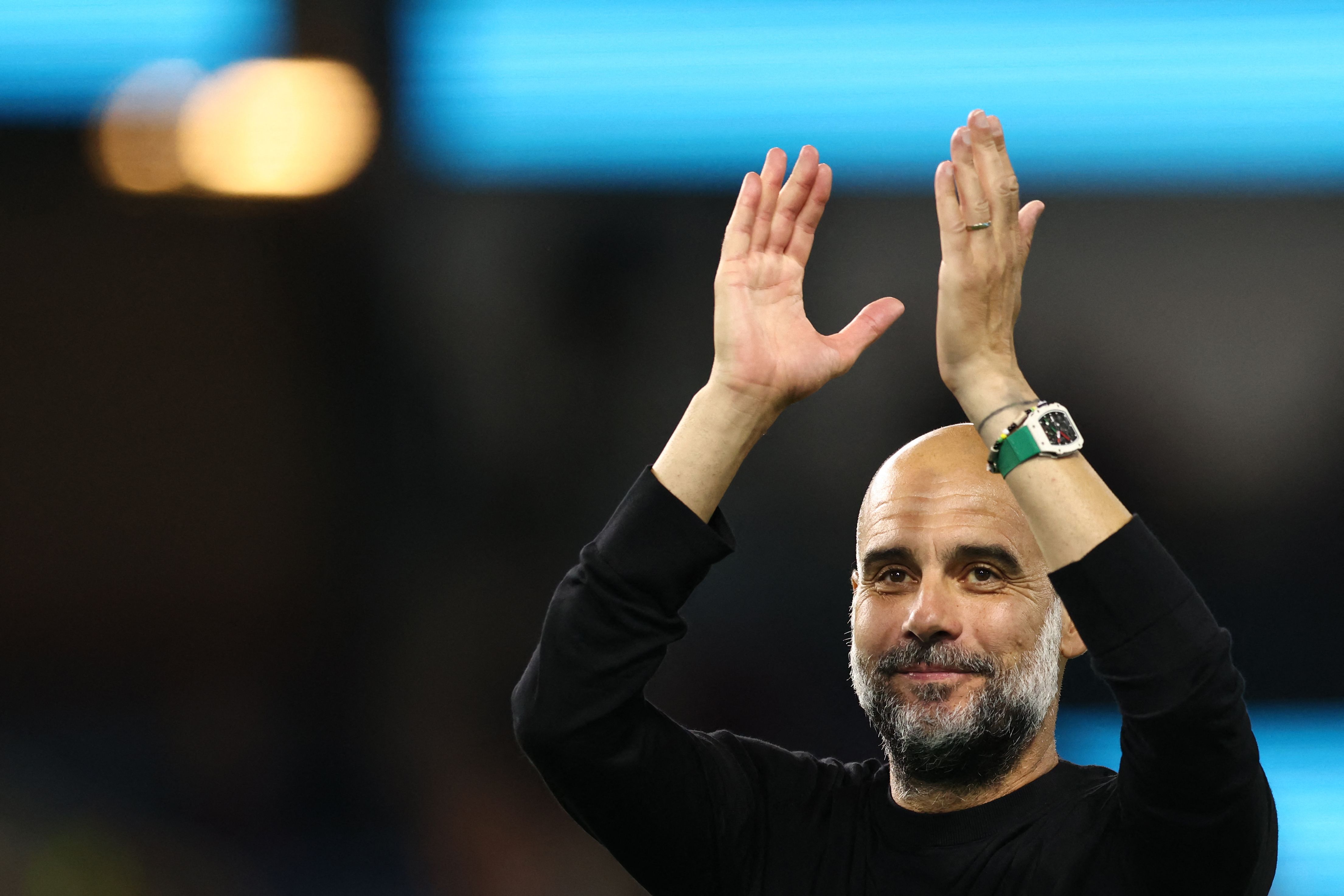 Pep Guardiola merayakan kemenangan anak asuhnya saat laga City melawan Burnley pada 11 Agustus 2023.