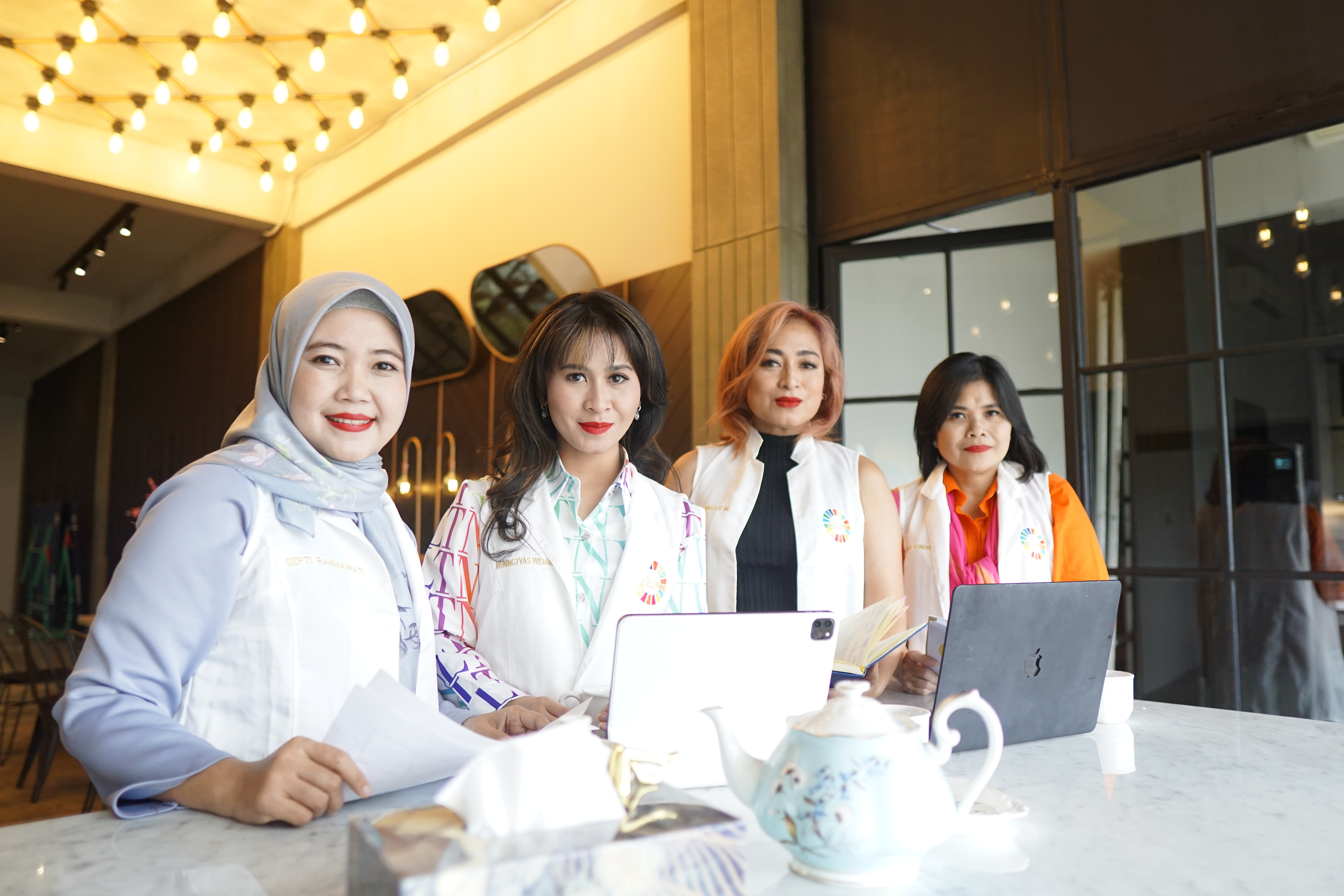 Kaum perempuan juga memaknai kemerdekaan Indonesia setiap 17 Agustus yakni jika perempuan bisa menjadi aktor strategis di dalam pembangunan.