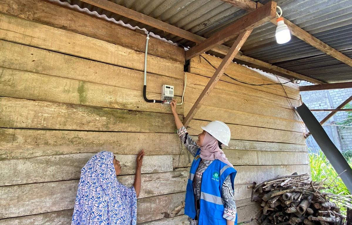  Saripa (26), engineer PT PLN (Persero) Unit Pelaksana Proyek Ketenagalistrikan Sulawesi Tenggara (UP2K Sultra).