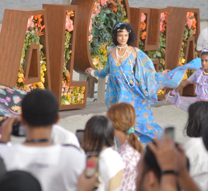 Dengan berkolaborasi dengan Matahari dari Timur (MDT), Aloha PIK menggelar acara 'Cinta, Aku Indonesia' salah satunya fashion show.