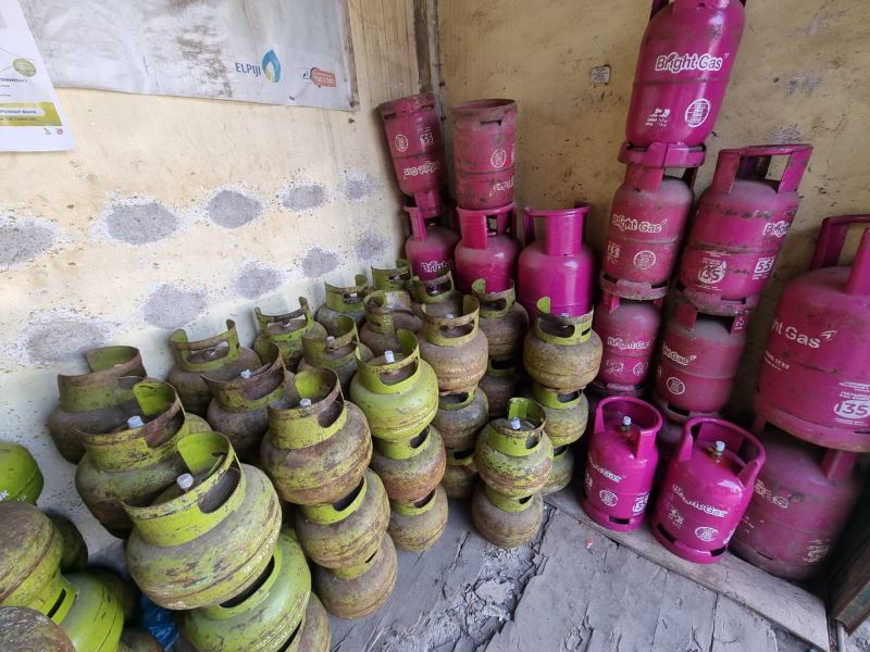 Pertamina Patra Niaga Sumatra Bagian Selatan lakukan uji coba pencocokan data dan transaksi digital LPG 3 kilogram.