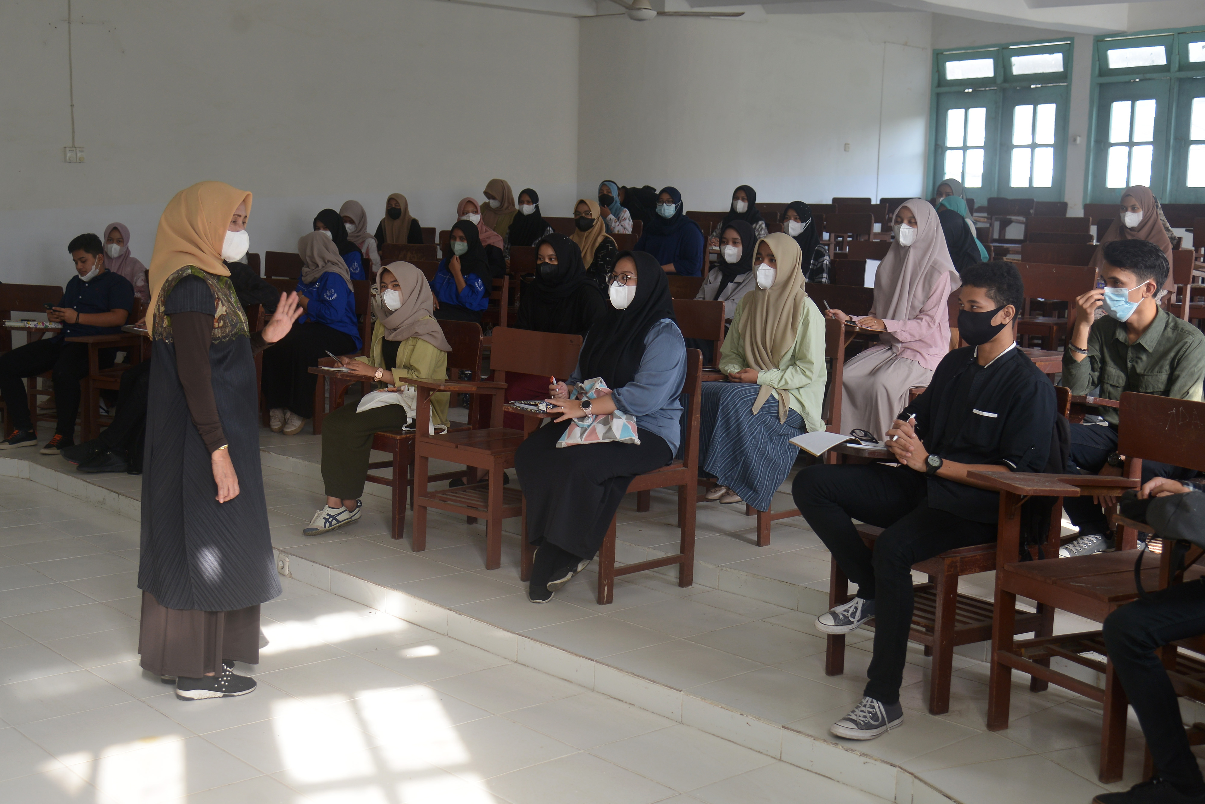Mahasiswa mengikuti proses belajar mengajar di  Universitas Syiah Kuala (USK), Banda Aceh, Aceh, Senin (17/1/2022). 